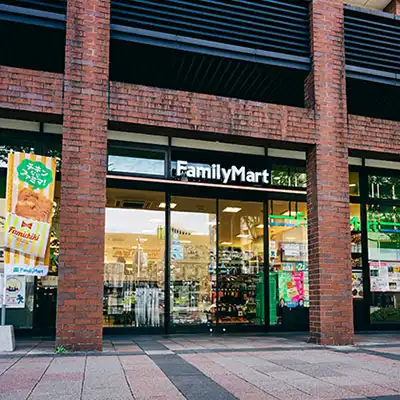 ファミリーマート 福岡六本松駅前店