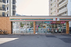 セブン‐イレブン福岡薬院4丁目店 徒歩2分(約160m）